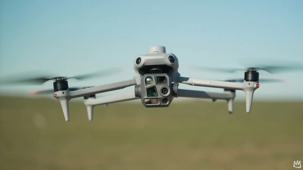 Drone DJI Matrice 4T en vuelo